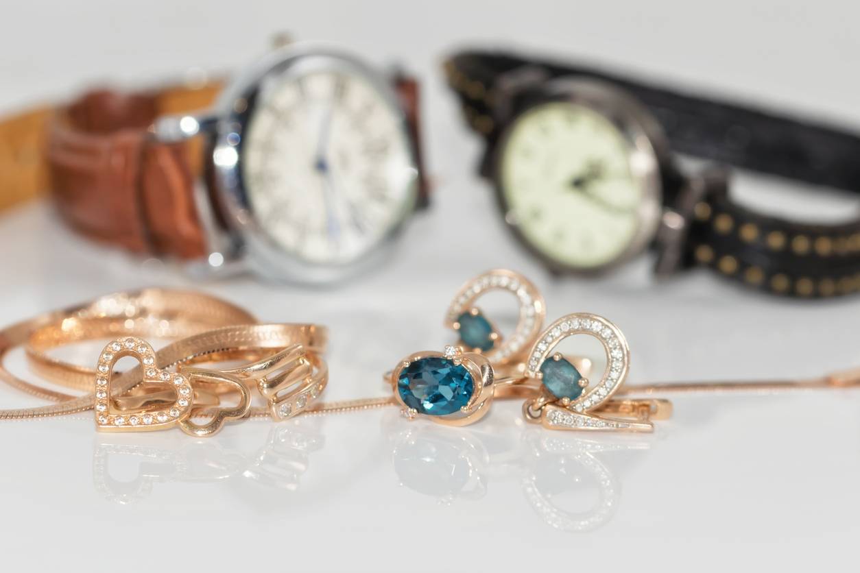 montre, boucles d'oreilles or